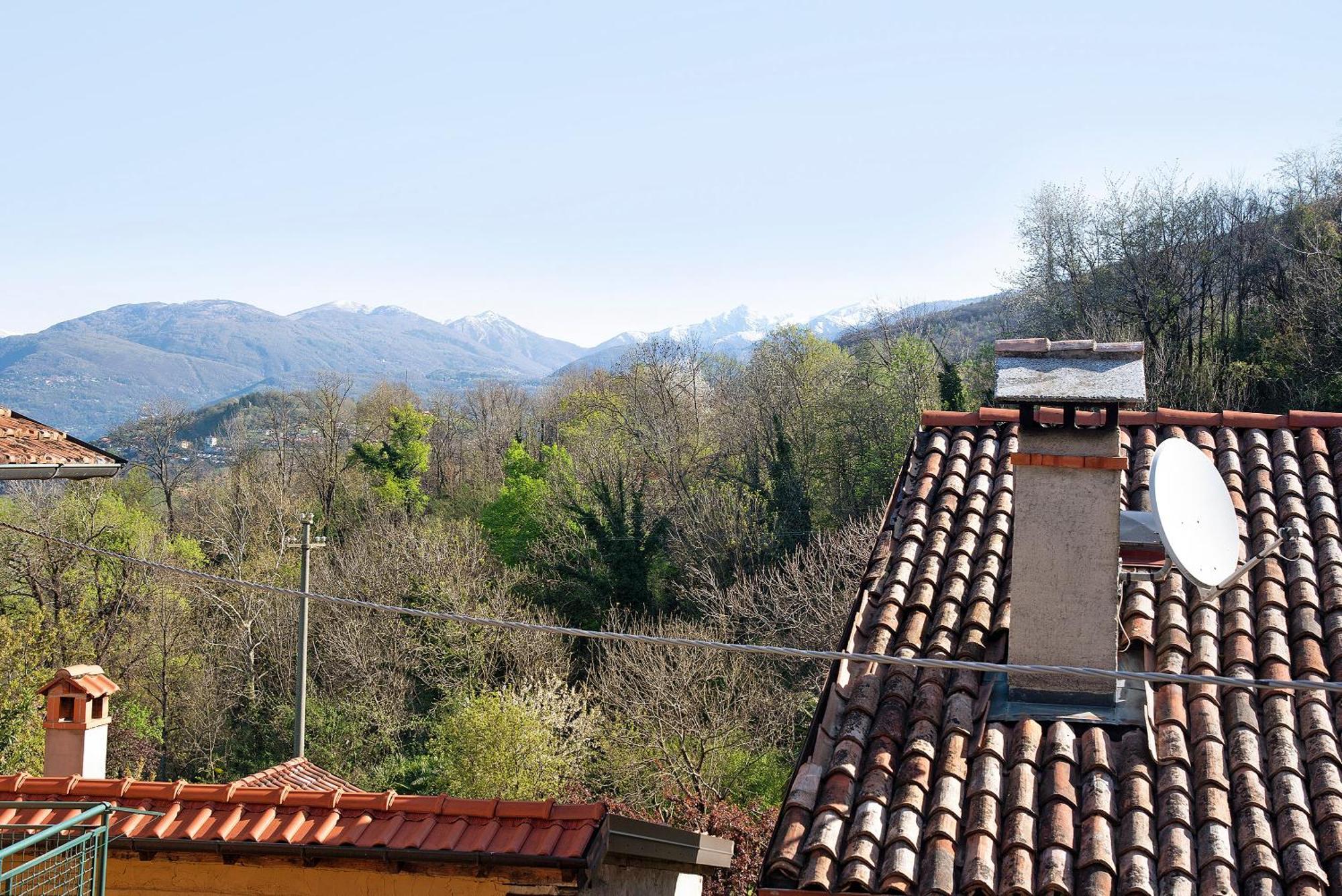 Ferienwohnung La Vecchia Torre Porto Valtravaglia Exterior foto